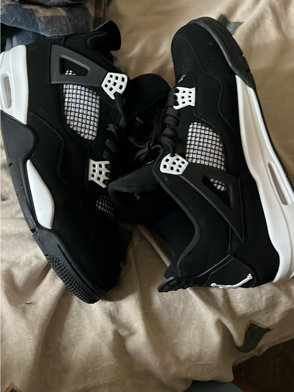 Jordan 4 white thunder